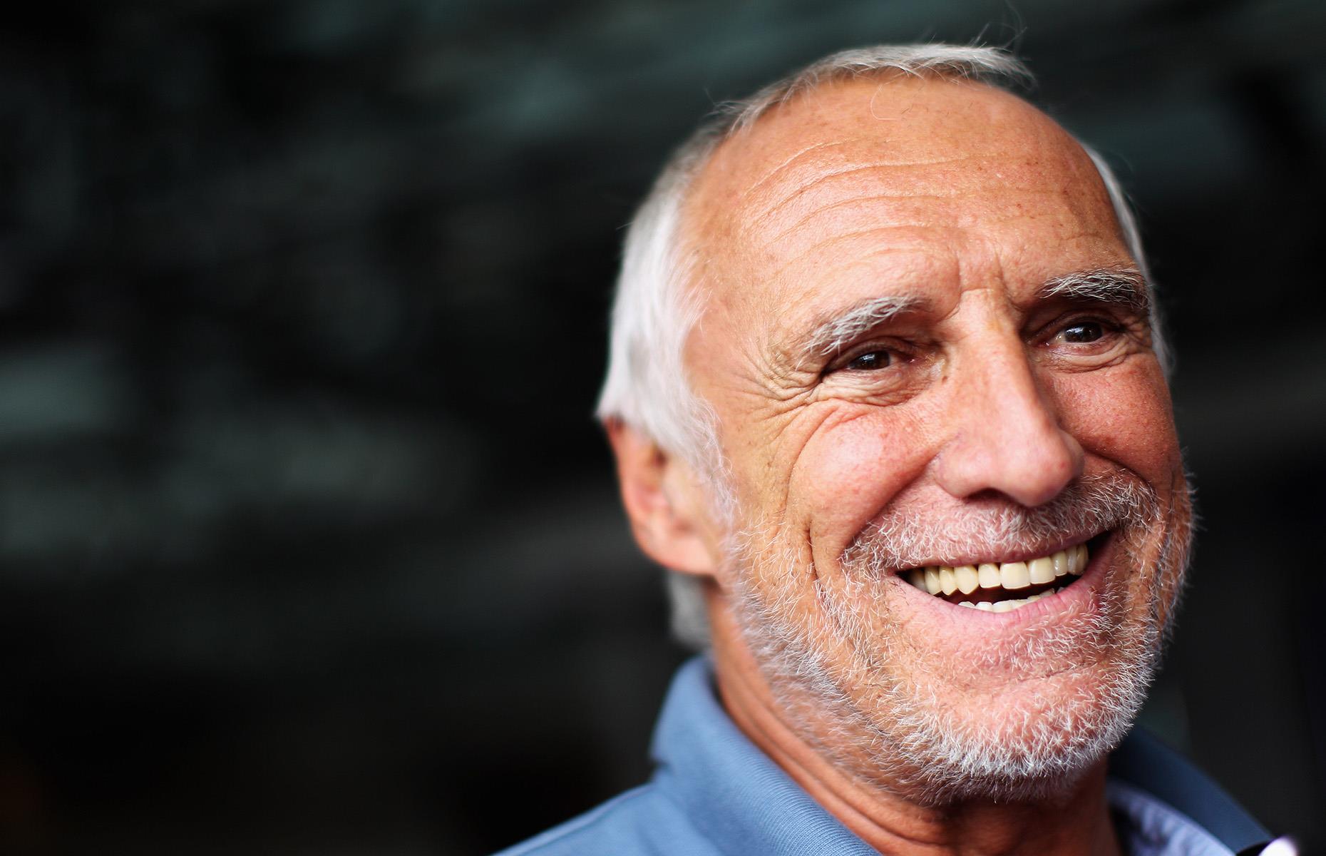 Dietrich Mateschitz discovers Krating Daeng